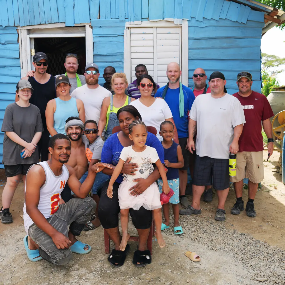 Dedicated Financial GBC team on their first Dominican Republic service trip